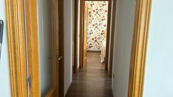 Apartment, 3 Bedrooms, Balcony, City View | Interior