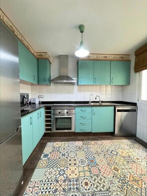 Apartament, 3 dormitoris, balcó, vistes a la ciutat | Cuina privada
