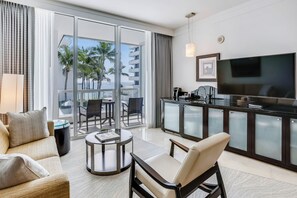 Studio, 1 King Bed with Sofa bed, Balcony, Pool View | Free WiFi, bed sheets - Residences at Fontainebleau Miami (Miami Beach)