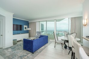 Living area - Residences at Fontainebleau Miami (Miami Beach)