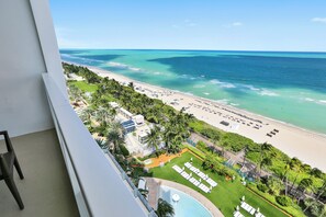 Sorrento Ocean Front High Floor One Bedroom | Terrace/patio - Residences in Sorrento & Tresor Miami Beach (Miami Beach)