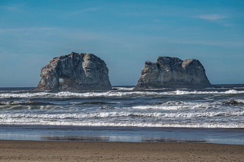 Storybook Beach Cottage *Retreat* at Twin Rocks