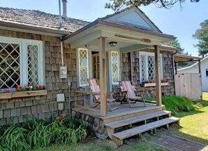 Exterior - Storybook Beach Cottage *Retreat* at Twin Rocks (Rockaway Beach)