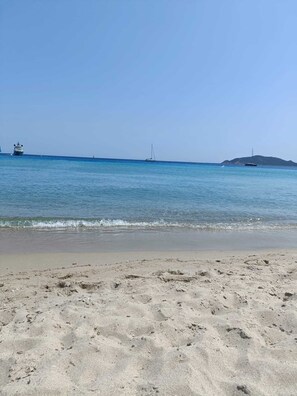 Beach nearby, beach towels - New 2-4 pers apartment with loggia -Heated pool- seaside- near Bonifacio (Pianottoli-Caldarello)