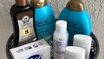 Doccia, asciugacapelli, asciugamani, sapone