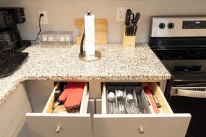 Kühlschrank, Mikrowelle, Ofen, Geschirrspüler