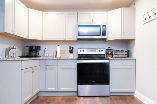 Charming 2BR/1BA home Near WKU