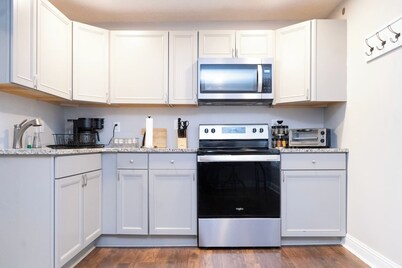 Charming 2BR/1BA home Near WKU