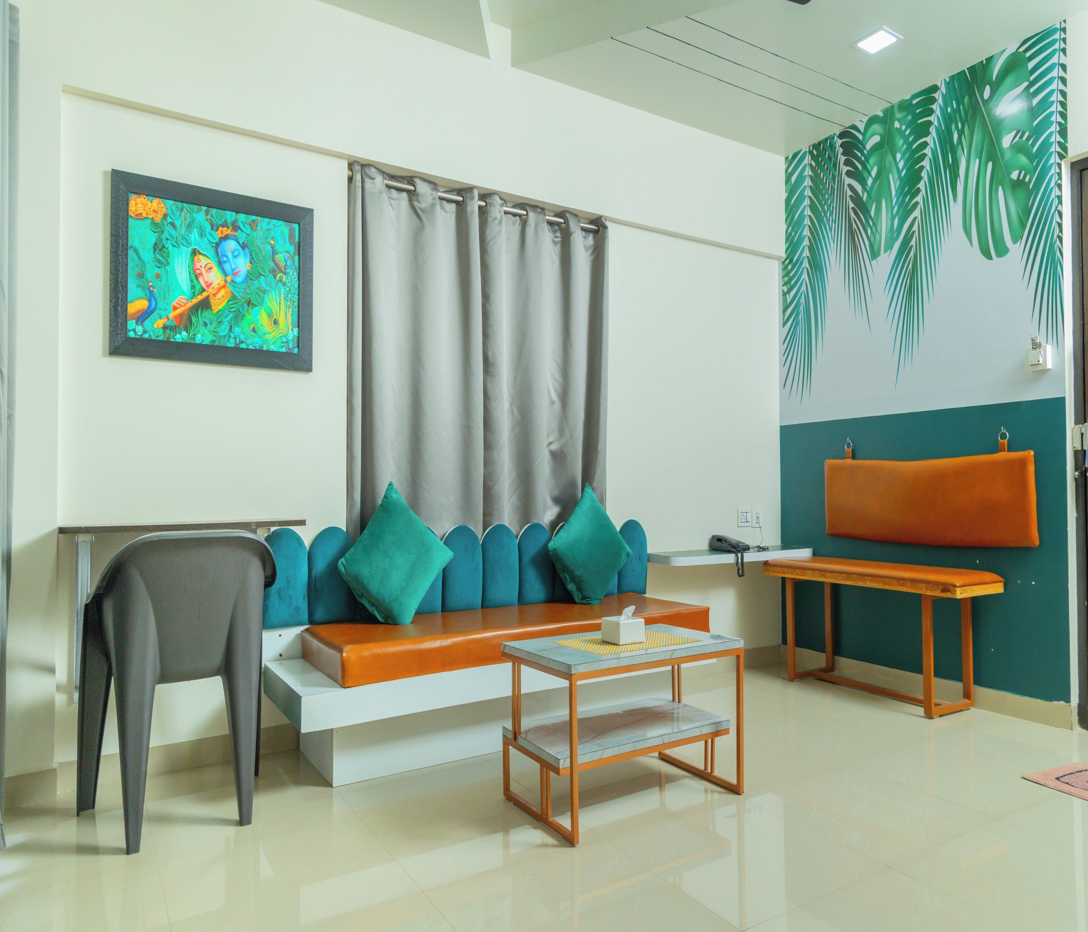 One Bedroom Apartment with King bed and Mountain View | 1 bedroom, desk, bed sheets