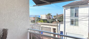 Seaside town house, quiet and bright