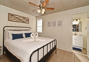 2 bedrooms, iron/ironing board, WiFi