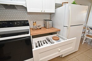 Fridge, microwave, oven, stovetop - Snowbirds! Villa w/ Private Lake, Golf, Pickleball, Disney/Universal (Clermont)