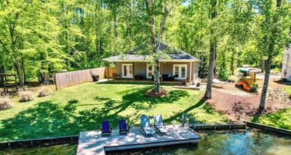 Creekside Cottage-kayaks/fire pit/pet friendly