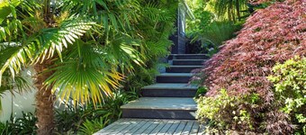 Coastal Retreat w Spa Pool just Steps to the Beach