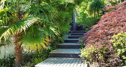 Coastal Retreat w Spa Pool just Steps to the Beach