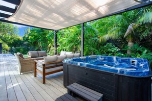 Terrace/patio - Coastal Retreat w Spa Pool just Steps to the Beach (Auckland North Shore)