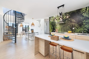 Classic Apartment, City View | Private kitchen