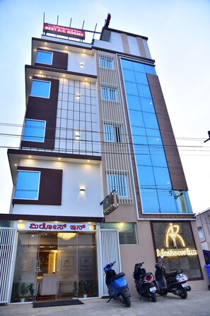 Front of property - Meadows Inn (Mysore)