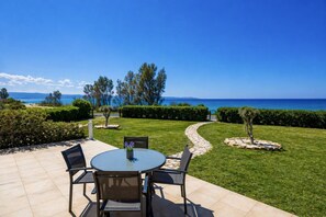 Outdoor dining - Villa Myla - Three Bedroom Villa, Sleeps 6 (Agia Marina Chrysochous)