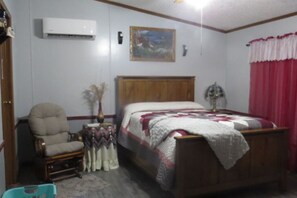 2 bedrooms, iron/ironing board, free WiFi, bed sheets