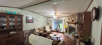 Cozy Nook Retreat - Fireplace /Full Kitchen
