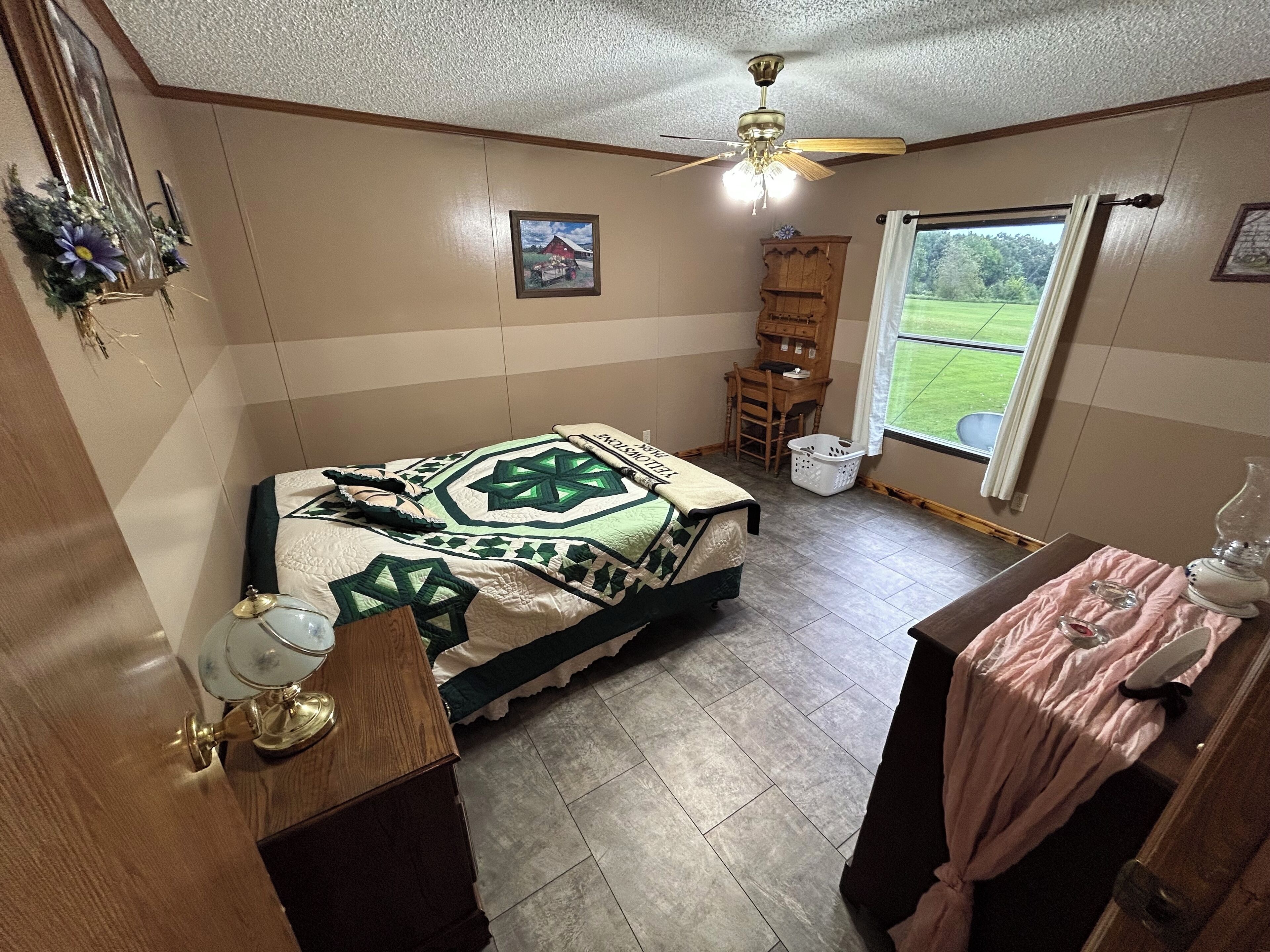 2 多间卧室、熨斗/熨衣板、免费 WiFi、床单