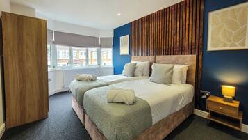 4 bedrooms, iron/ironing board, WiFi