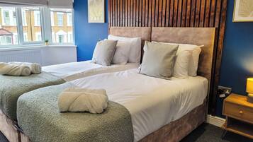 4 bedrooms, iron/ironing board, WiFi