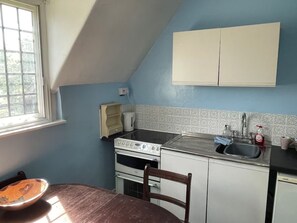 Kühlschrank, Mikrowelle, Ofen, Wasserkocher