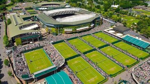 A large stadium with multiple tennis courts and a central seating area. - Private 1-bedroom apartment in Raynes Park (London)
