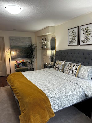 2 bedrooms, iron/ironing board, WiFi, bed sheets - Cozy Modern 2-Bed Townhouse in Toronto (Toronto)