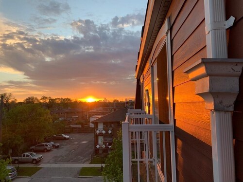 Cozy Modern 2-Bed Townhouse in Toronto