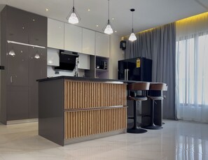 Fridge, microwave, oven, stovetop - Spacious 1-bedroom home with WiFi, AC, Games, Patio & More (Ashaley Botwe,)