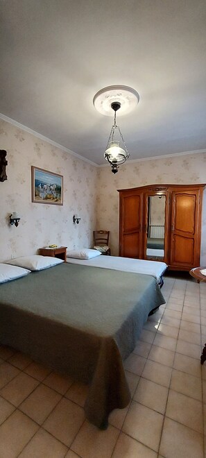 3 soverom og reiseseng for barn