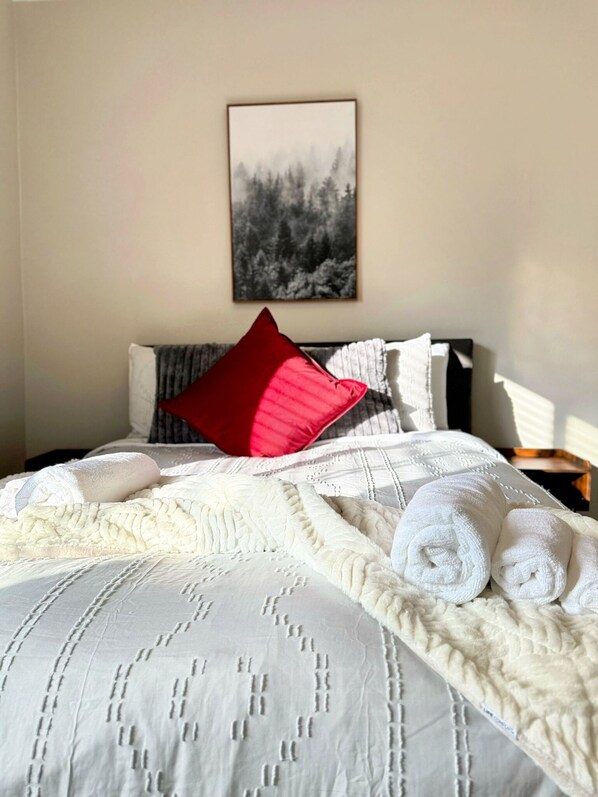 3 habitaciones, escritorio, wifi gratis y ropa de cama