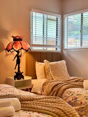 3 habitaciones, escritorio, wifi gratis y ropa de cama 