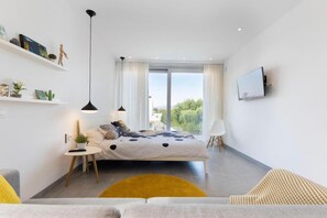 3 chambres, fer et planche à repasser, Wi-Fi, draps fournis