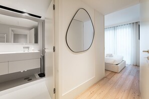 シャワー、ヘアドライヤー、タオル、石鹸