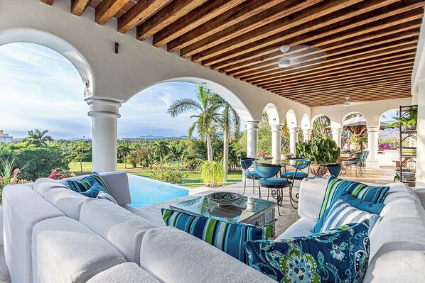 Outdoor dining - Ixtapa Luxury Ocean View Villa on Golf Course (Ixtapa Zihuatanejo)