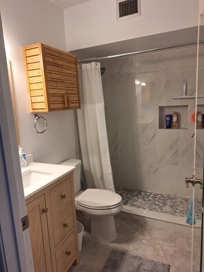 Shower, hair dryer, towels, toilet paper