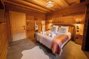 4 Schlafzimmer, Schreibtisch, Bügeleisen/Bügelbrett, Reisekinderbett