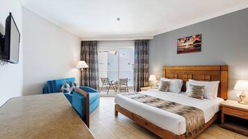 Standard Room | Minibar, in-room safe, blackout curtains, iron/ironing board