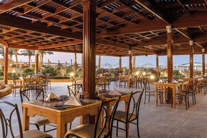 5 restaurantes: opção de café da manhã, almoço e jantar
