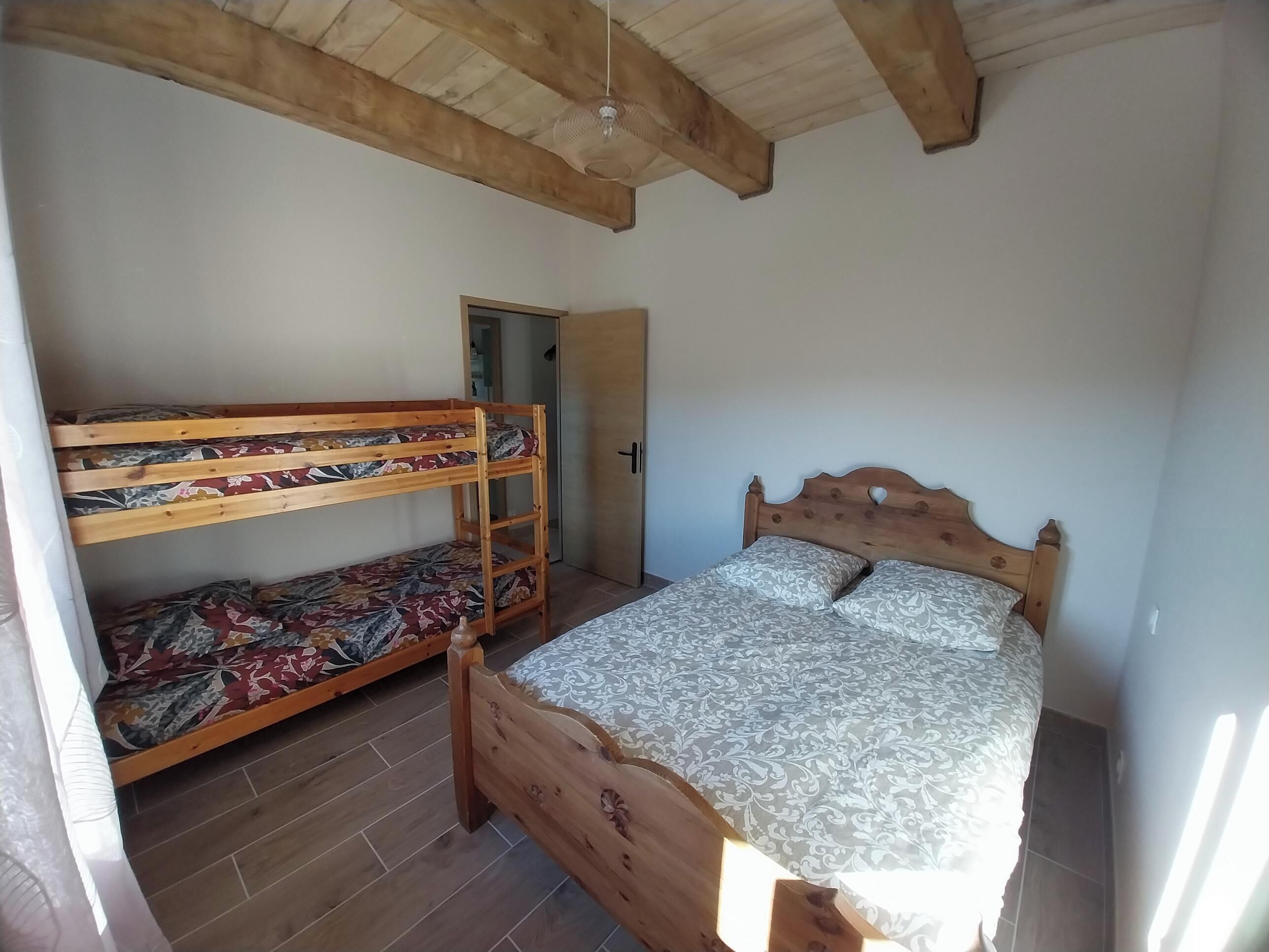 2 makuuhuonetta, Wi-Fi, vuodevaatteet