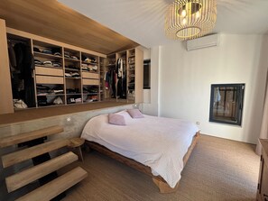 4 多间卧室、免费 WiFi、床单