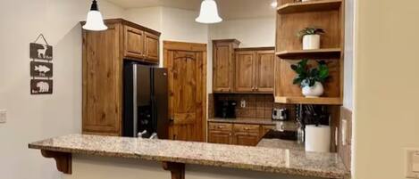 ثلاجة، ميكروويف، فرن، موقد طهي مسطح