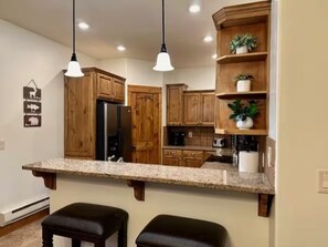 Fridge, microwave, oven, stovetop - Escape to Teton Valley! Beautiful new 3-bedroom condo in charming Driggs, Idaho (Driggs)