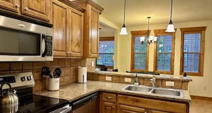 Escape to Teton Valley! Beautiful new 3-bedroom condo in charming Driggs, Idaho