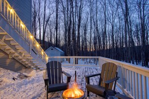 Terrace/patio - 3-Bedroom 2 Bath Cozy Chalet 1 Mile From Mountain! (Lanesville)