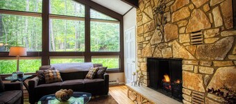 3-Bedroom 2 Bath Cozy Chalet 1 Mile From Mountain!